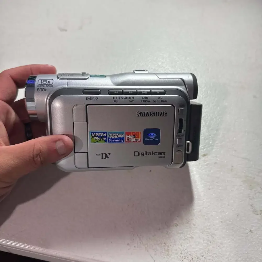 Samsung Digital-cam Mini DV Camcorder 18x Digital Zoom not tested